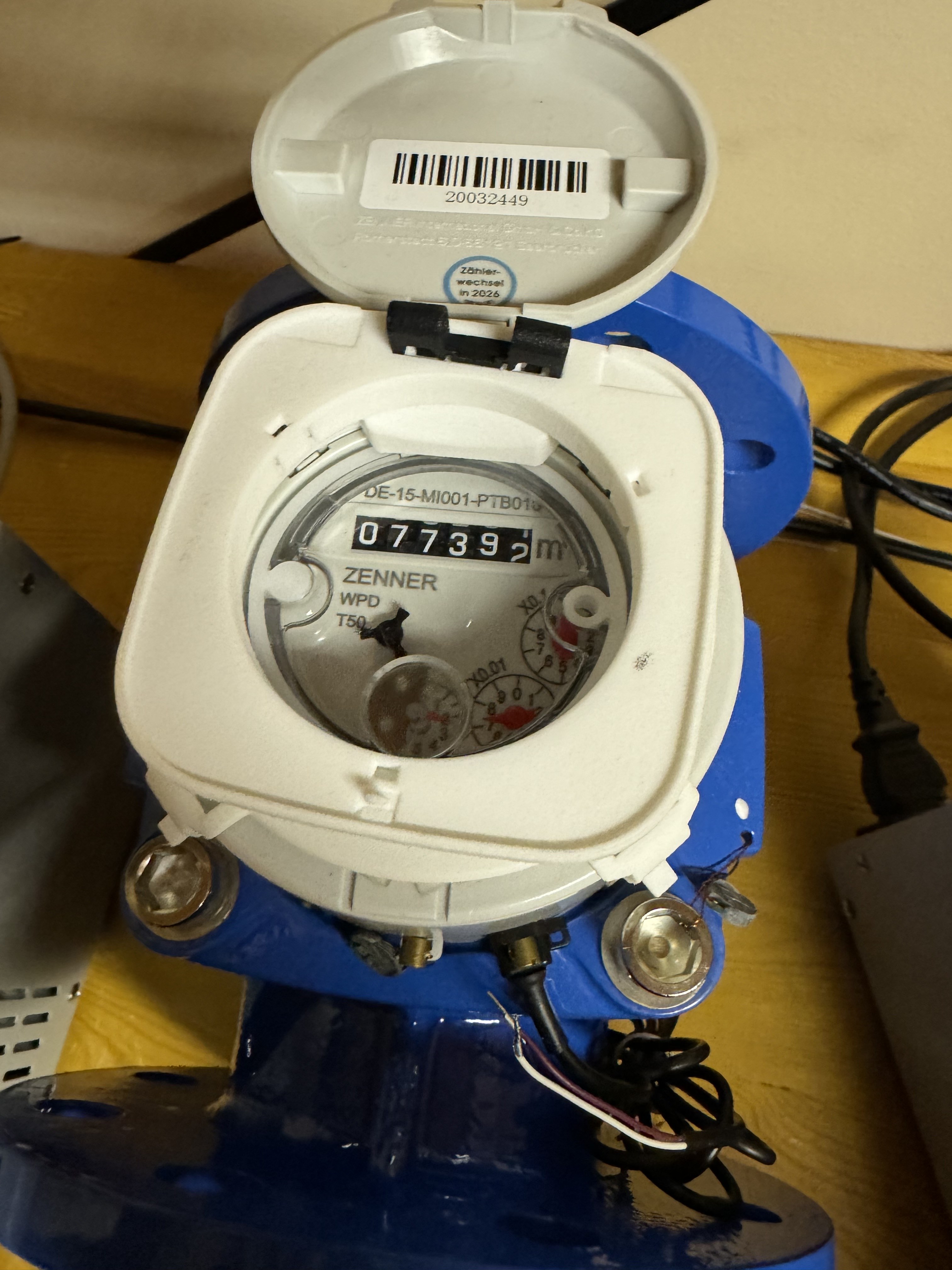 Mount and adapter fitted on the open meter, digits visible